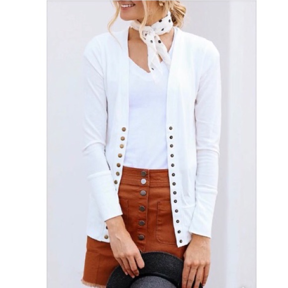 Jackets & Blazers - Winter white long sleeves snap cardigan